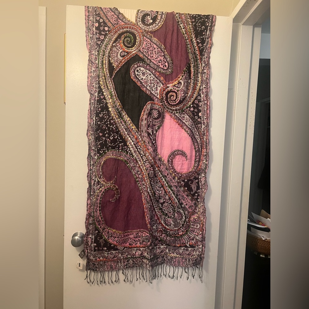Beautiful Raj scarf approx 73x24 New with tags